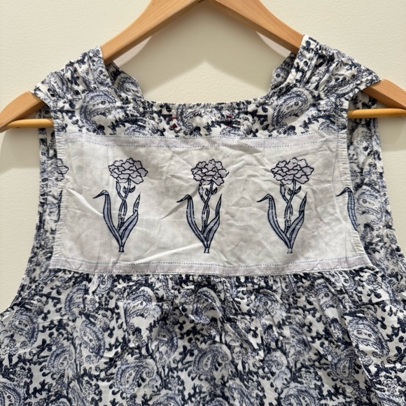 Xirena Isabel Floral Print Vneck Sleeveless Blouse blue white
Size M - Picture 7 of 10
